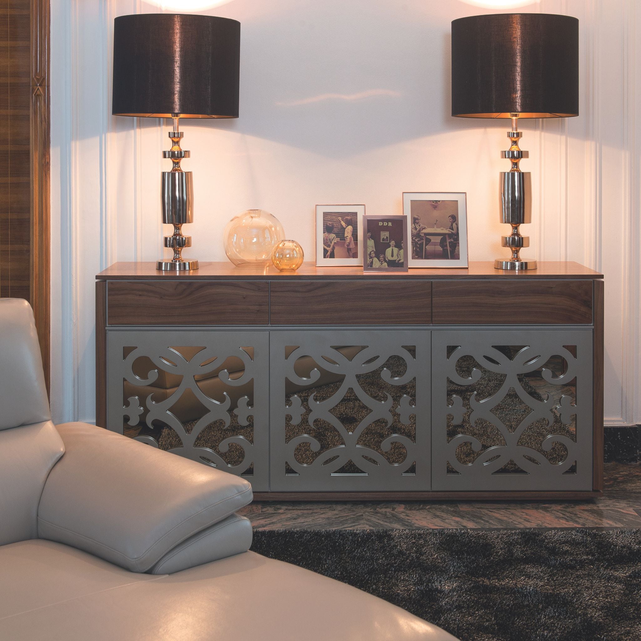 Komoda Musica – luksusowy design z motywem arabesco marki Kler