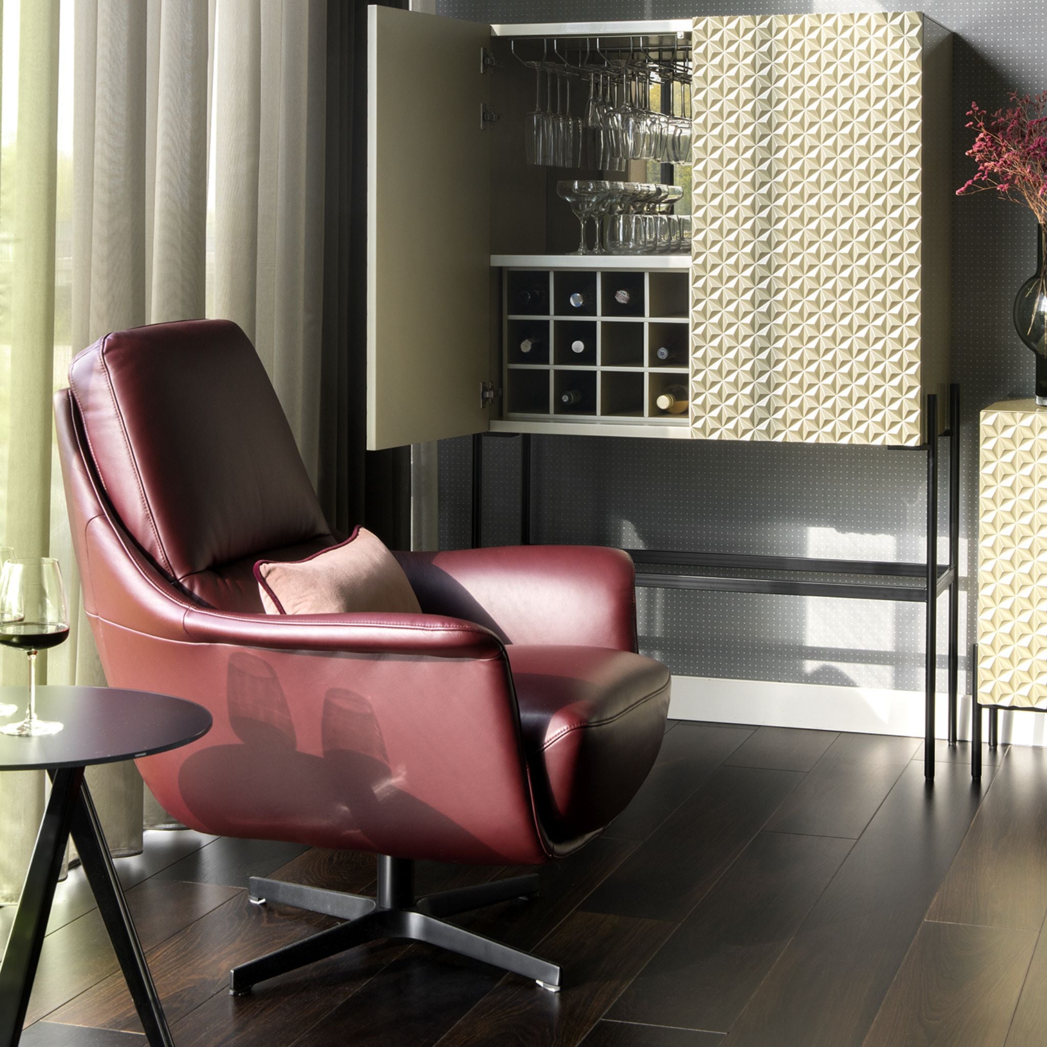 Kler Amabile – designerskie komody i witryny z efektem kryształowego szlifu
