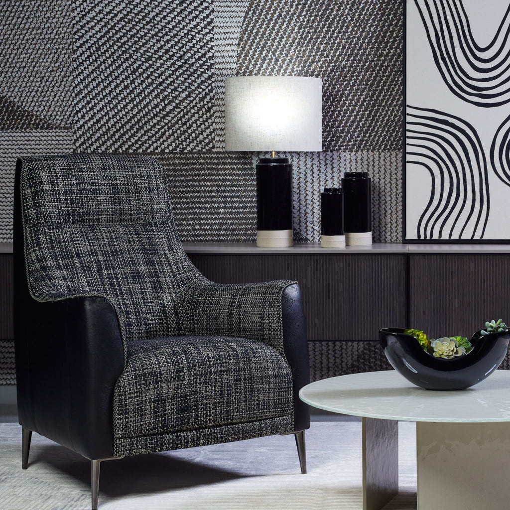 Kler Alto – designerski fotel wypoczynkowy z ozdobną lamówką