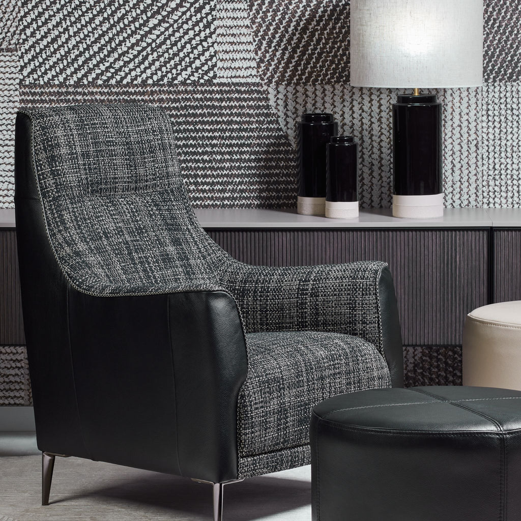Kler Alto – designerski fotel wypoczynkowy z ozdobną lamówką