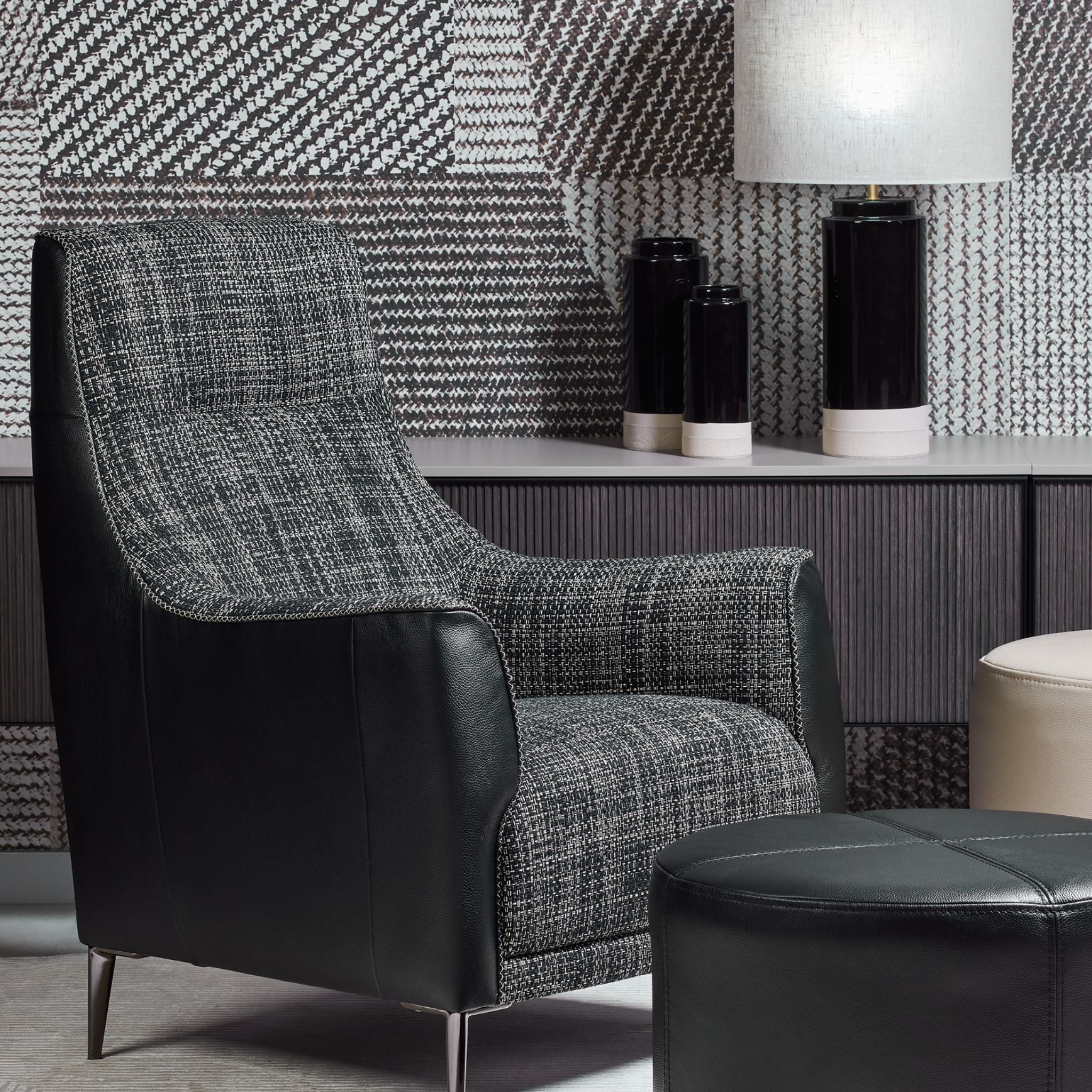 Kler Alto – designer lounge chair with decorative piping