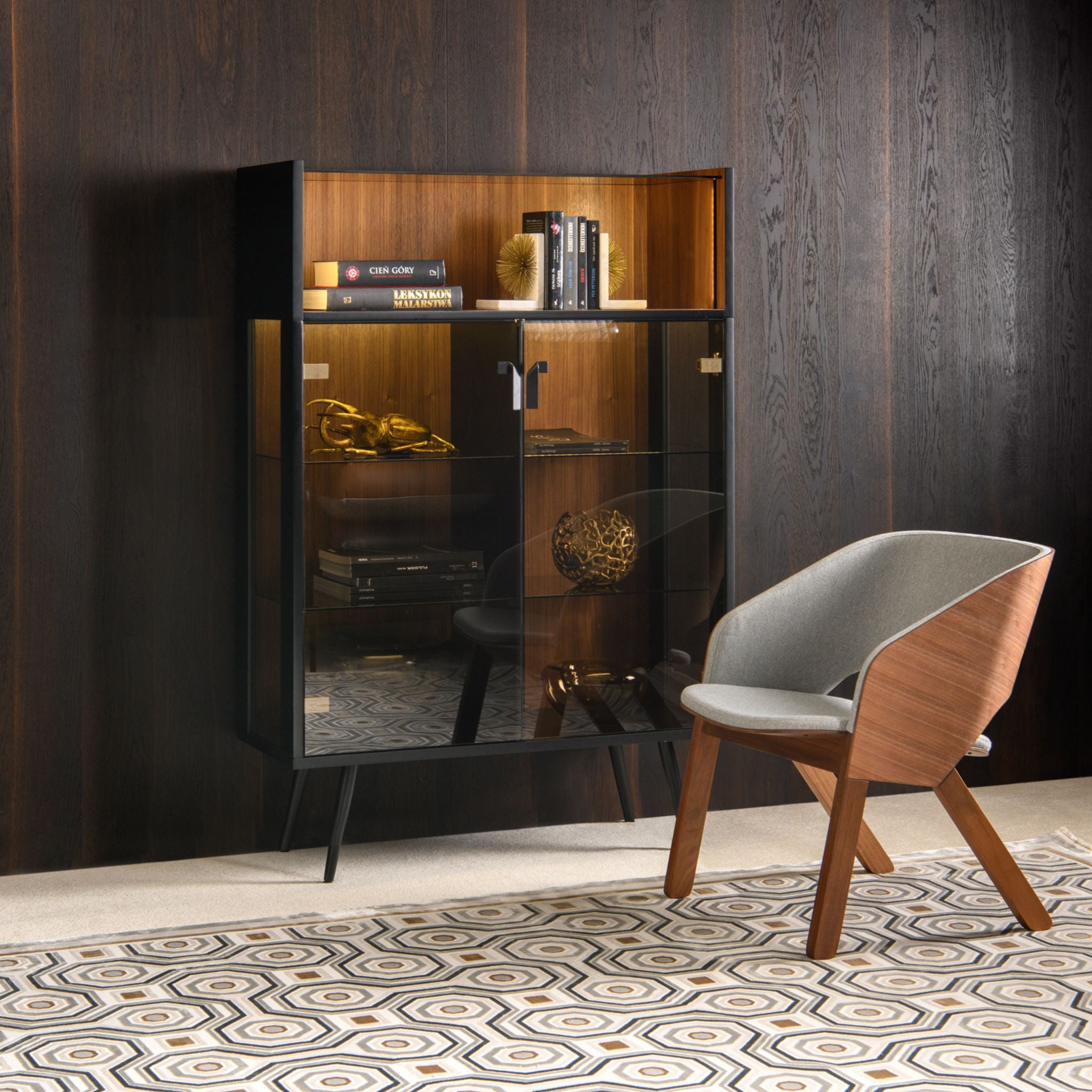 Kler Portamento – luksusowe komody i witryny w orzechu amerykańskim