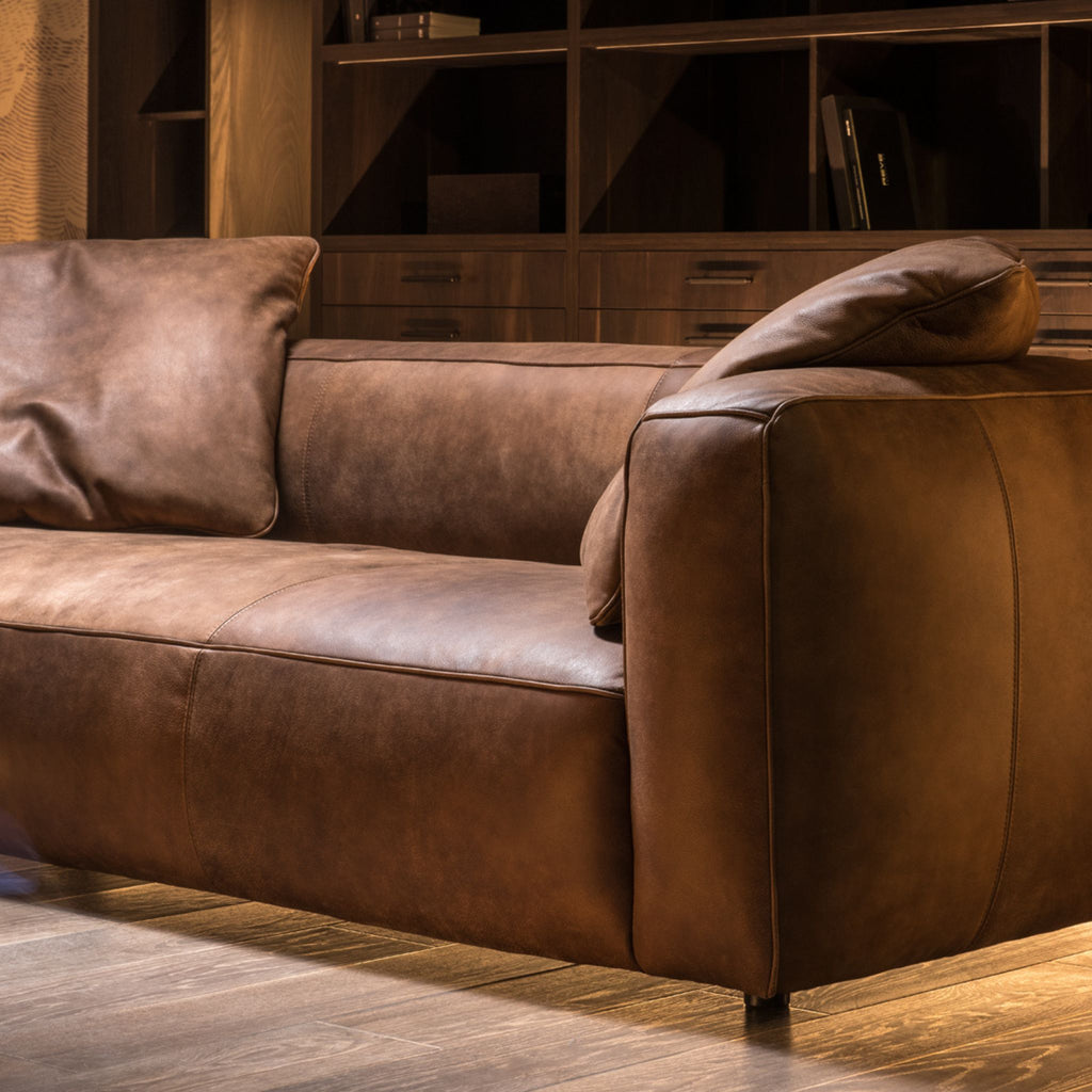 Kler Camerton – minimalistyczna sofa premium o geometrycznej formie