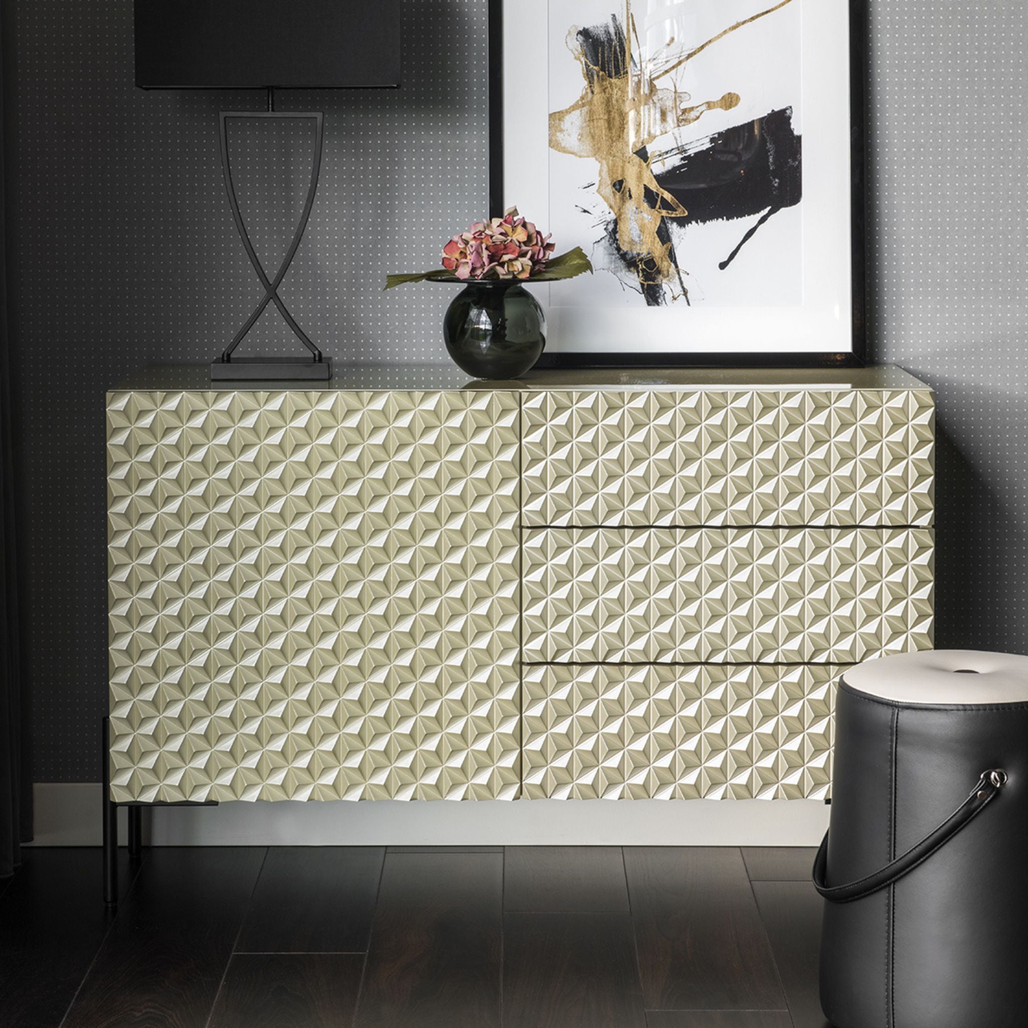 Kler Amabile – designerskie komody i witryny z efektem kryształowego szlifu