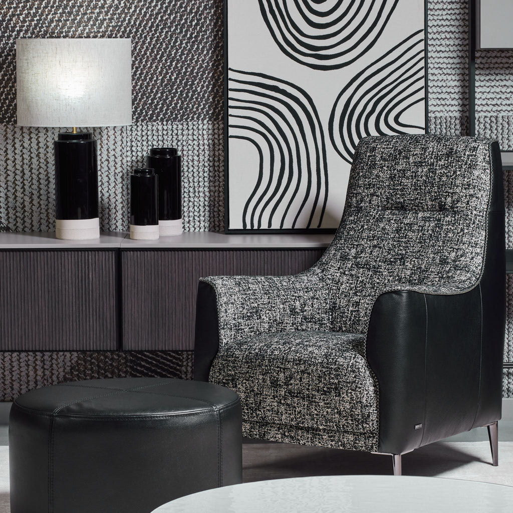 Kler Alto – designerski fotel wypoczynkowy z ozdobną lamówką
