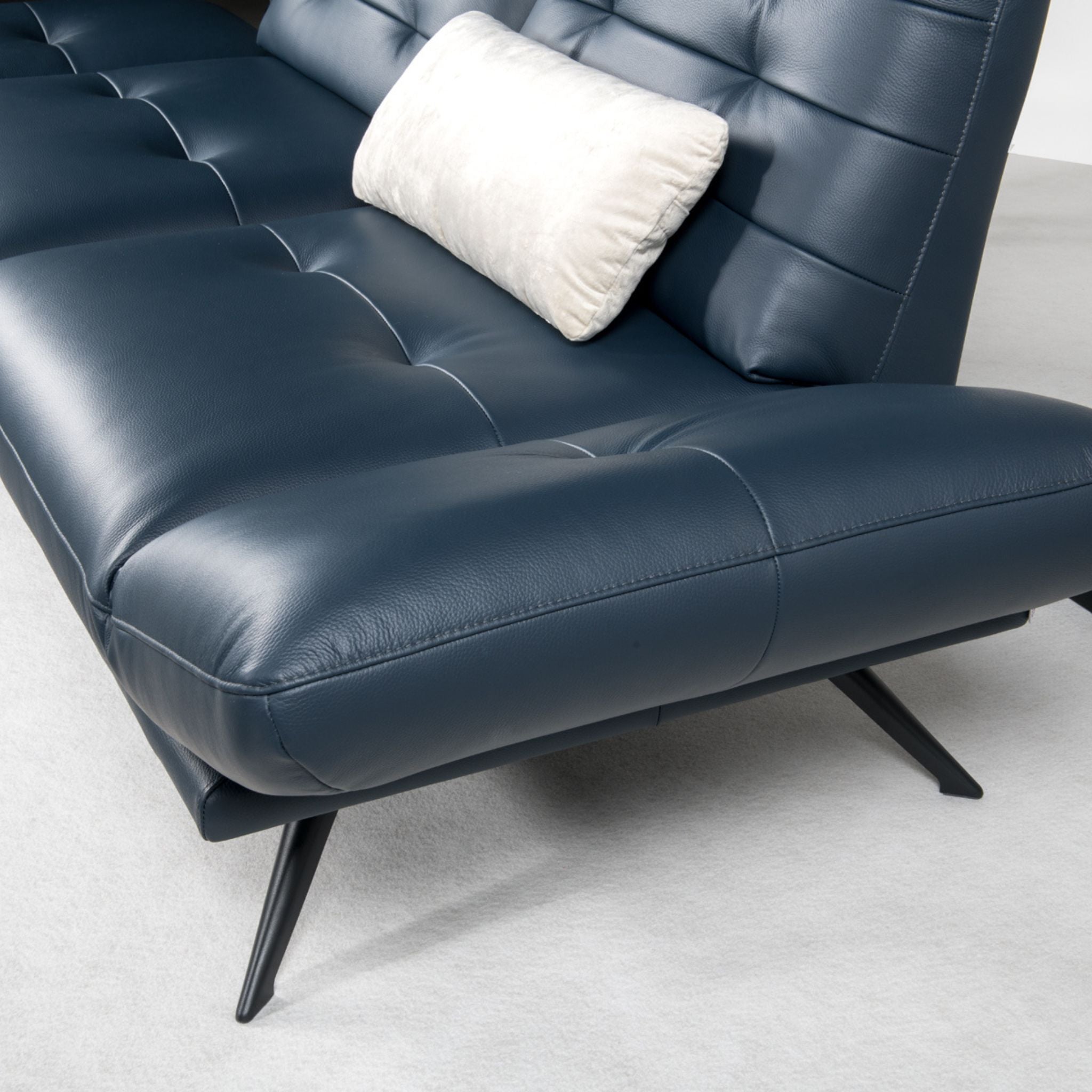 Scilla Vero Sofa – luxurious Italian-style modular sofas