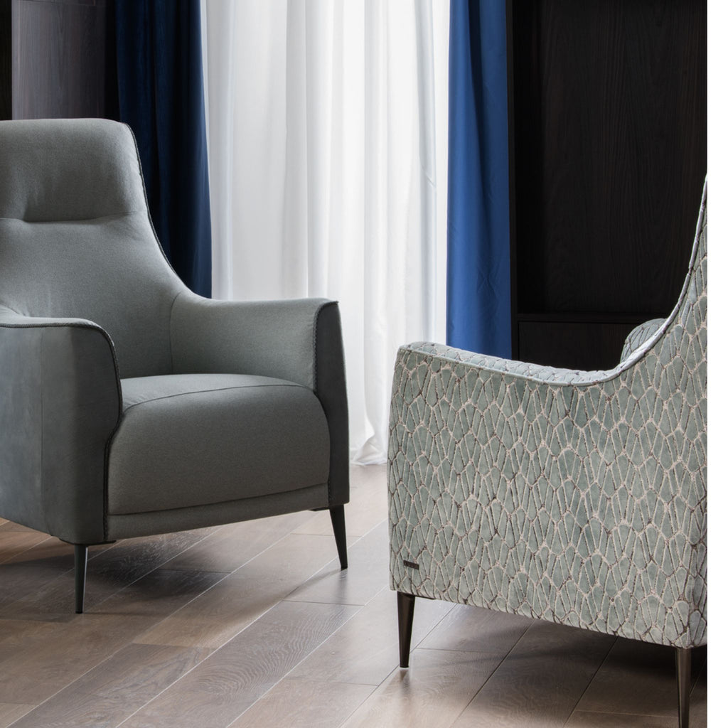 Kler Alto – designerski fotel wypoczynkowy z ozdobną lamówką